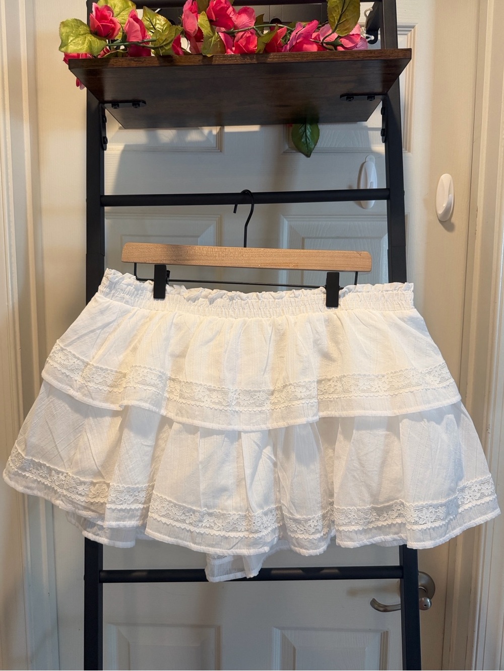 White Tiered Lace Mini Skort Y2K Beach Skirt/ Skort Vacation Skort - Picture 8 of 10